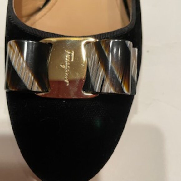 Salvatore Ferragamo Vara Bow Pumps Luxurious Black Velvet Upper 8.5B - Picture 4 of 12
